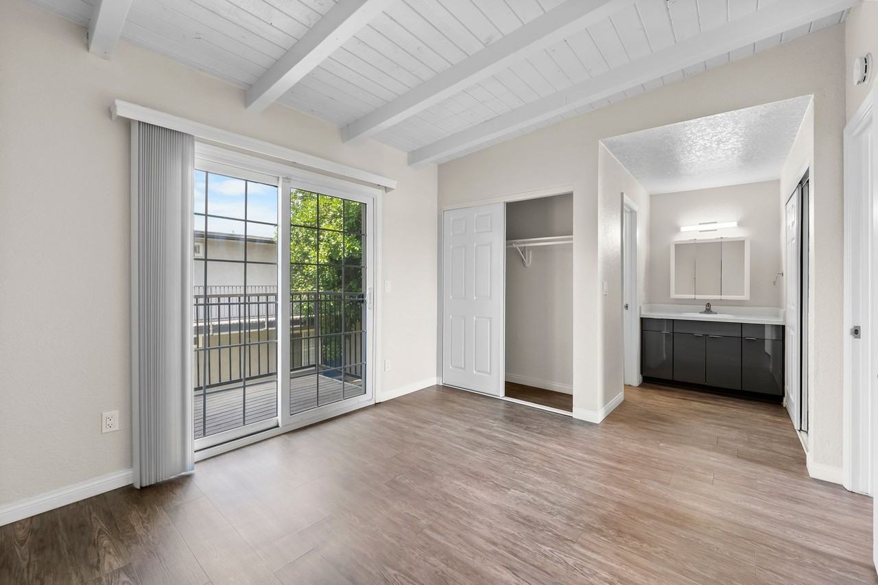 Villa Del Sur Apartment Homes - Photo 7 of 44