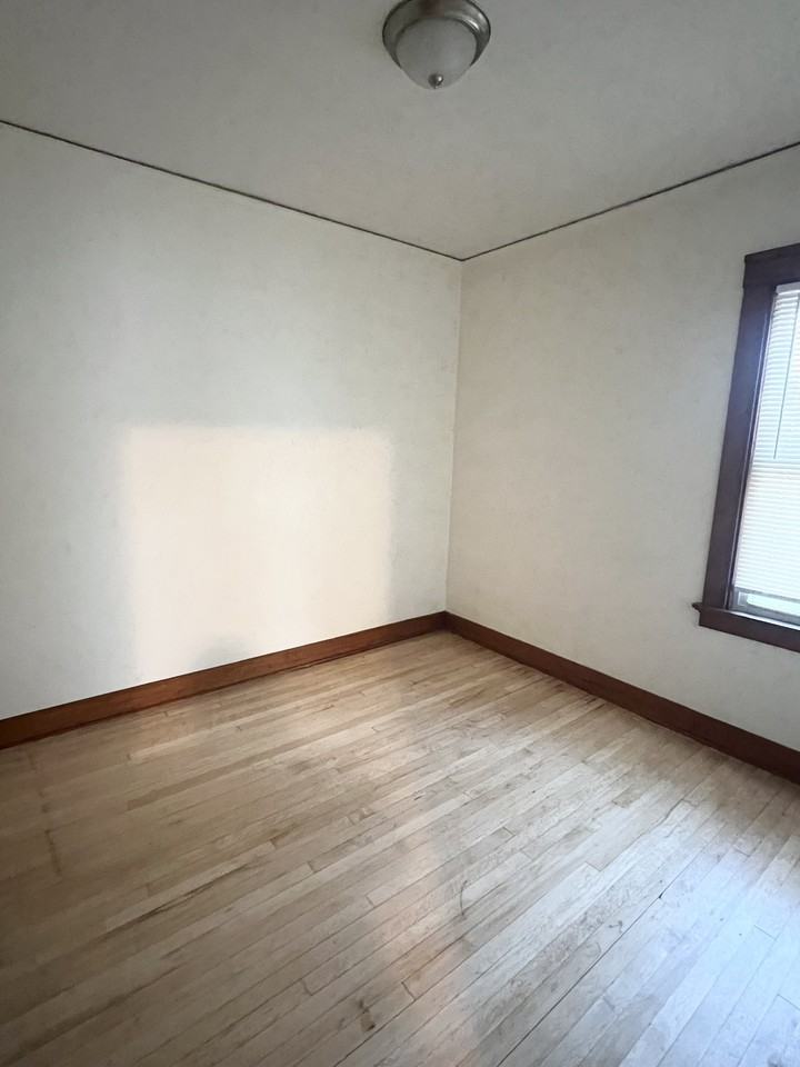 1212 N 45th St - Photo 5 of 14