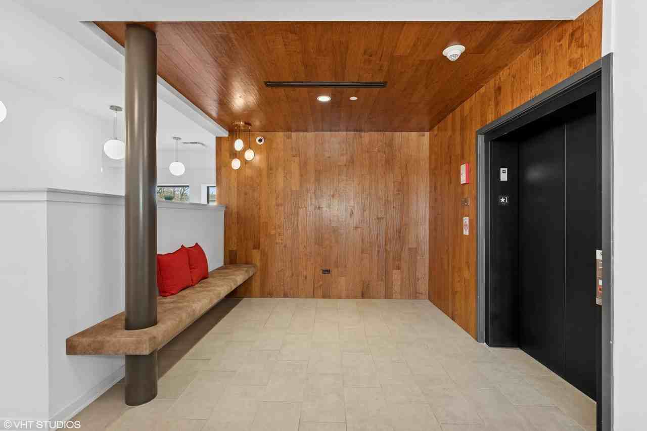 One Fifty Seven Oak Forest - Photo 2 of 4