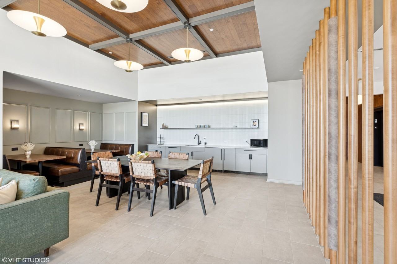 One Fifty Seven Oak Forest - Photo 3 of 4