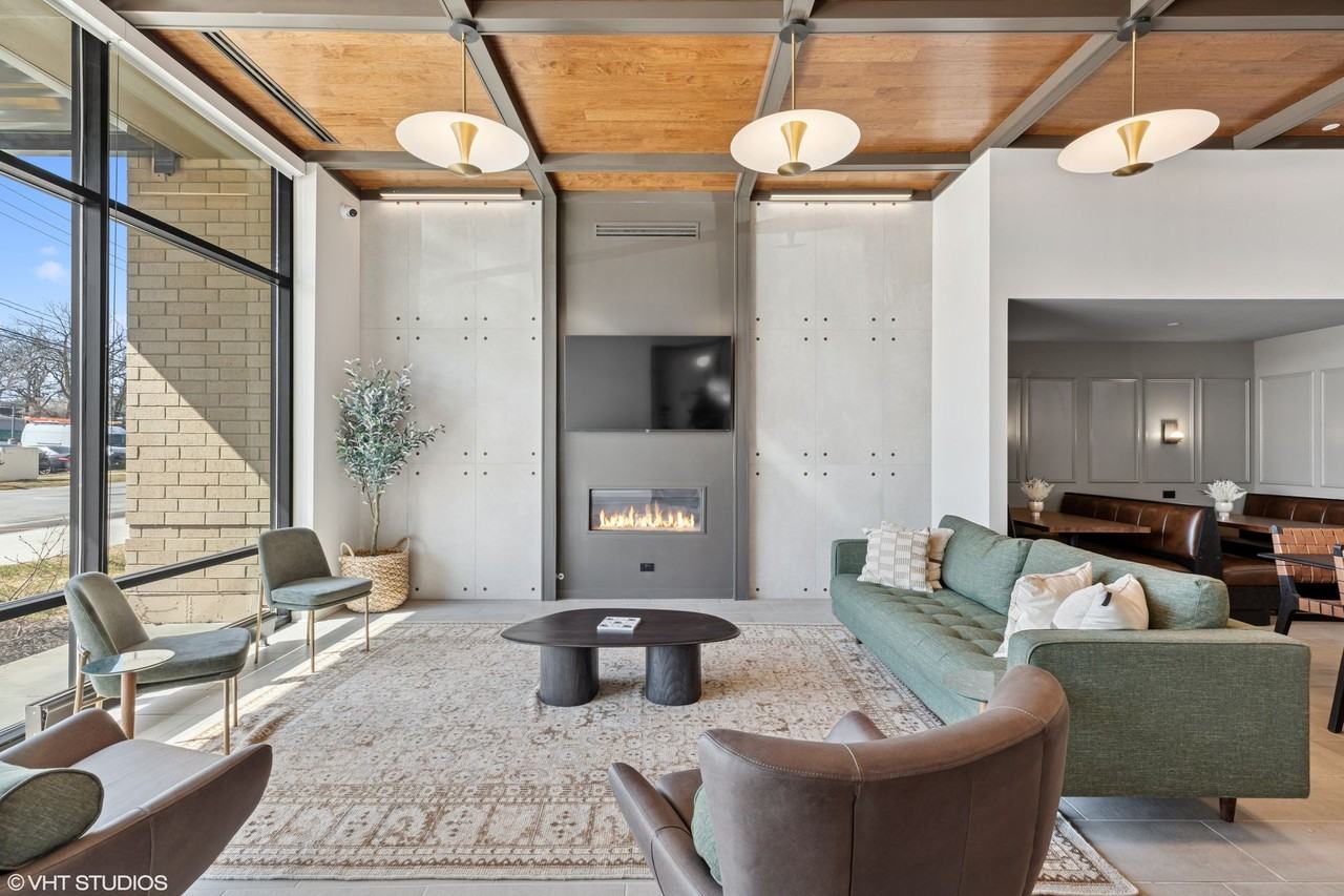 One Fifty Seven Oak Forest - Photo 4 of 4