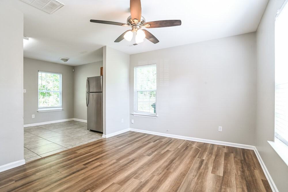 3002 Reid Ave - Photo 4 of 17