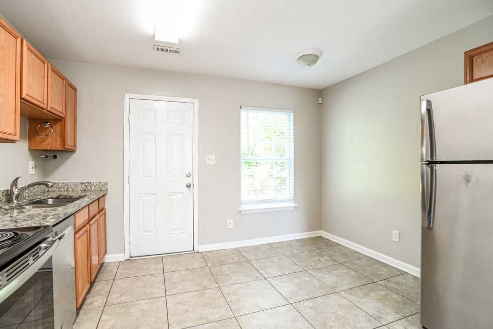 3002 Reid Ave - Photo 6 of 17