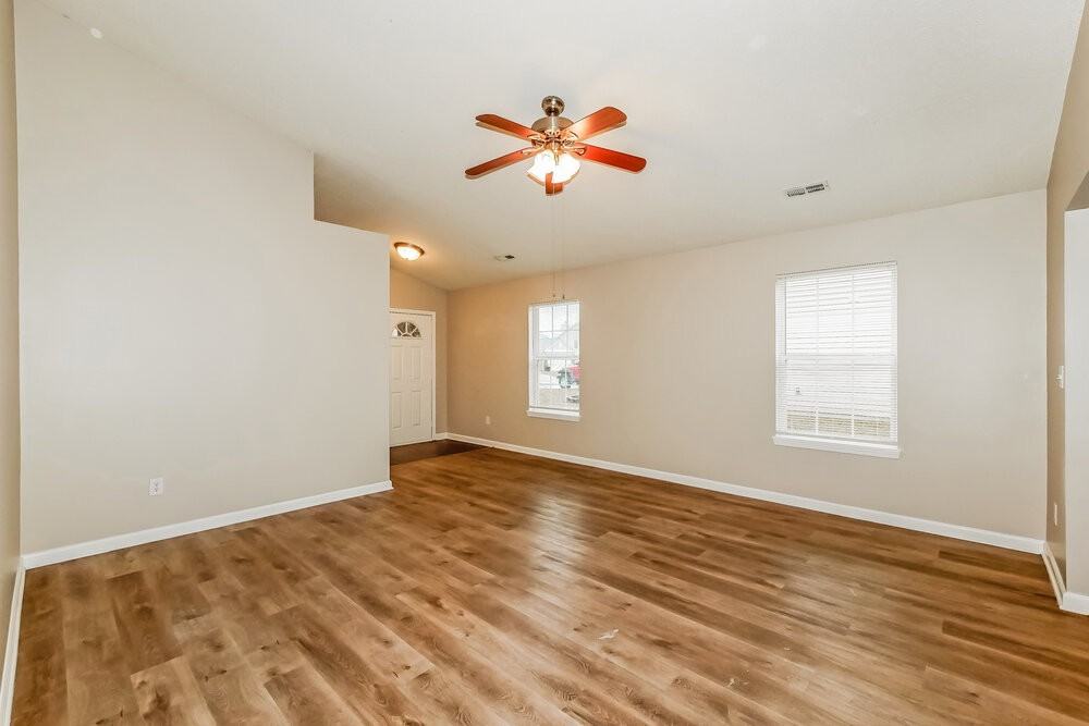9723 Centennial Ct - Photo 4 of 16