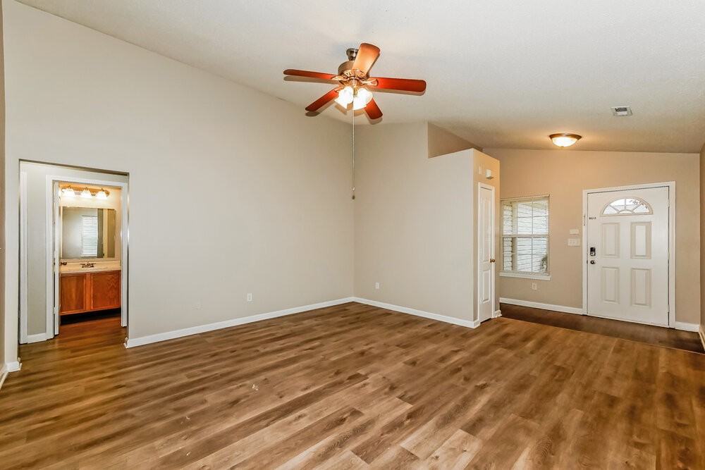9723 Centennial Ct - Photo 5 of 16
