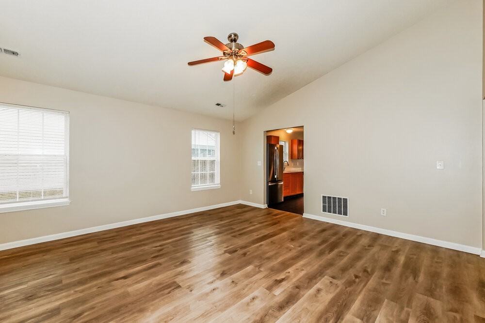 9723 Centennial Ct - Photo 7 of 16