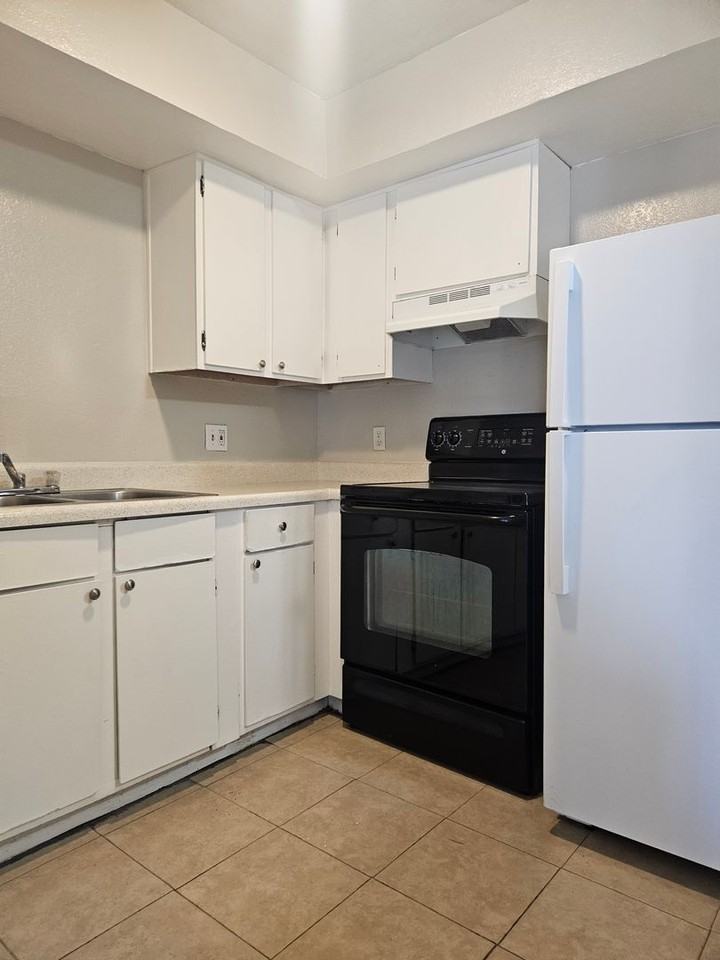 Welcome Home to AZ Commons in Central Tucson - Photo 2 of 9