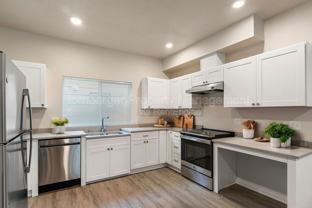 6020 N Astor St #6 - Photo 1 of 1
