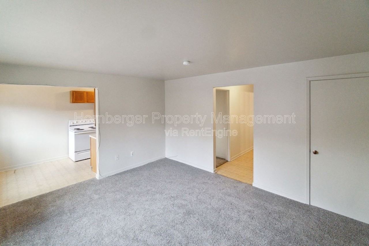 724 W Maxwell Ave - Photo 3 of 8