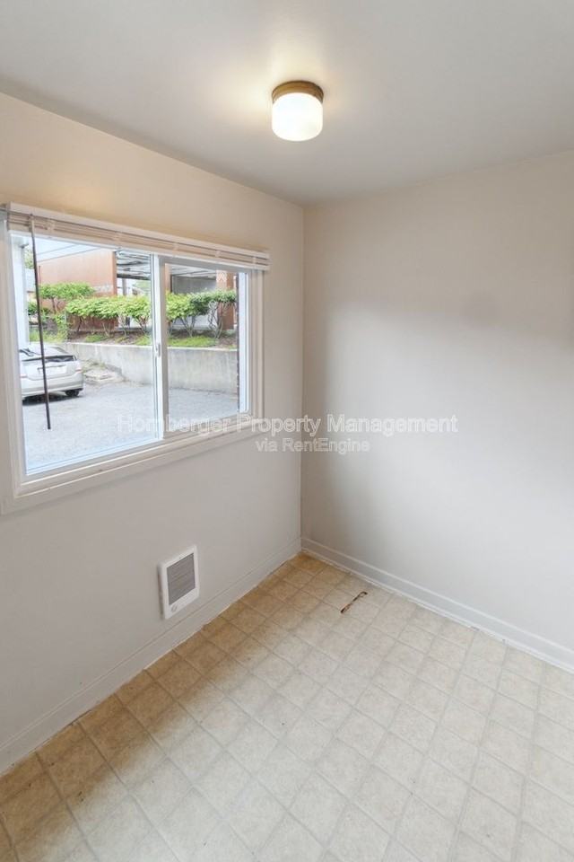 724 W Maxwell Ave - Photo 4 of 8