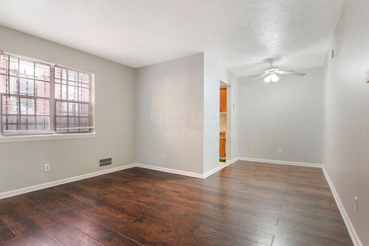 118 W Ormsby Ave #2A - Photo 2 of 10