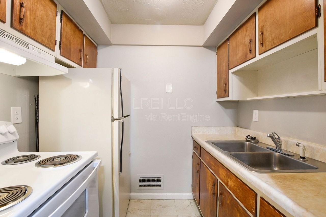 118 W Ormsby Ave #2A - Photo 3 of 10