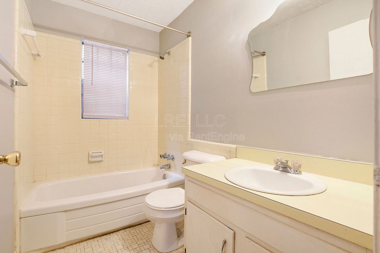 118 W Ormsby Ave #2A - Photo 4 of 10