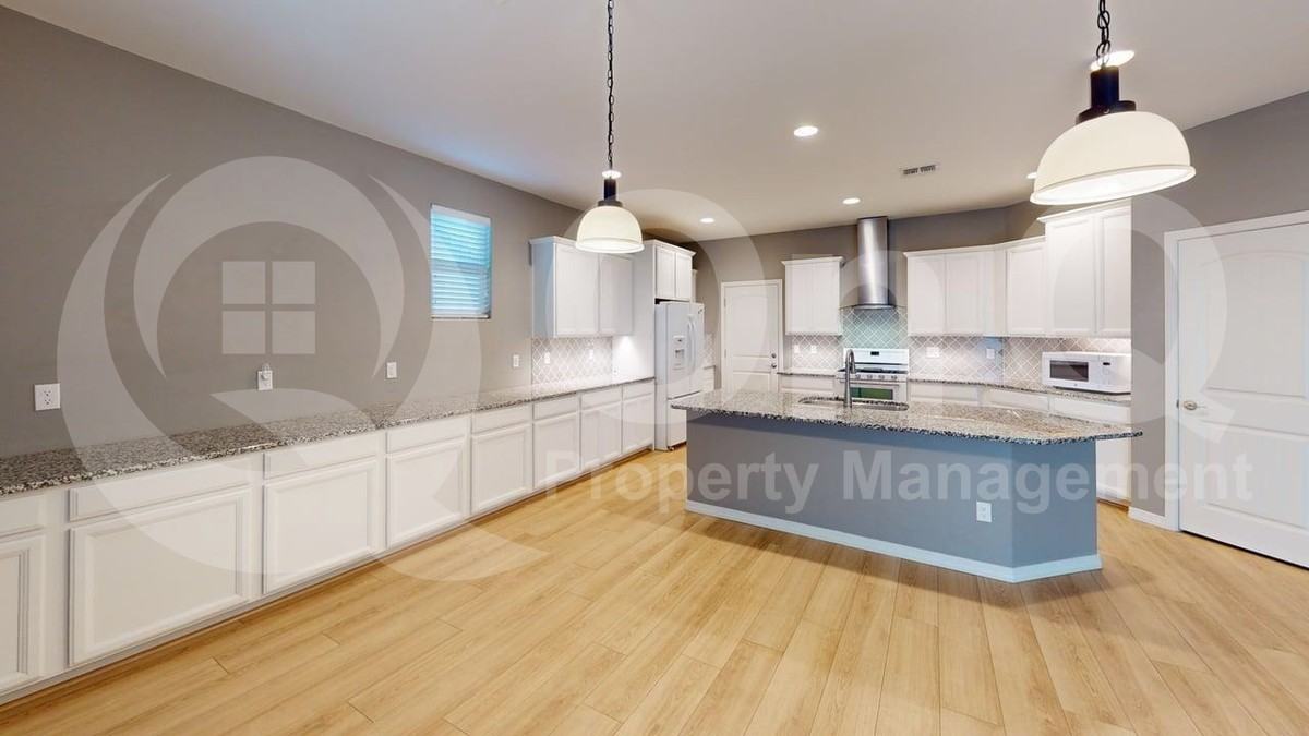 12295 North Old Mill Place - Photo 5 of 50