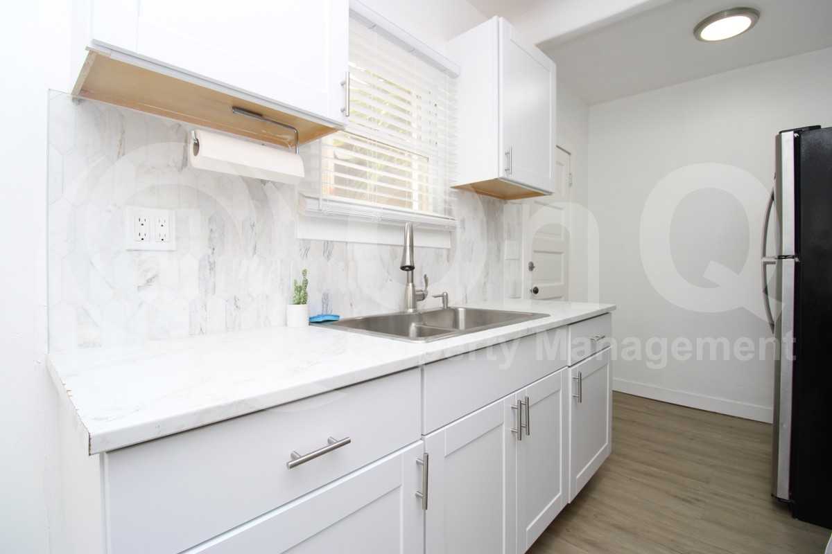 146 N 10th Ave - Photo 6 of 15