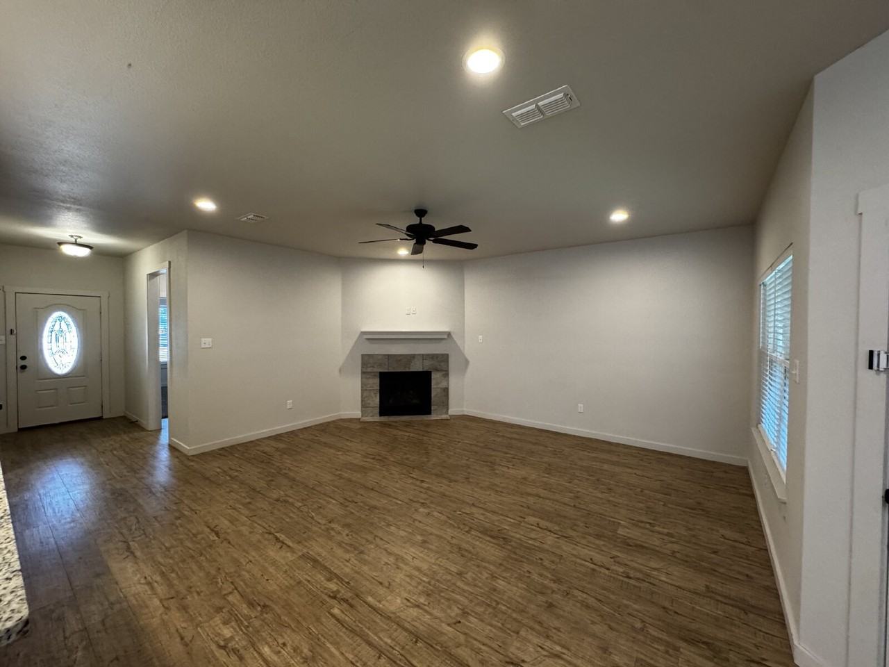 2101 9th St - Photo 2 of 15