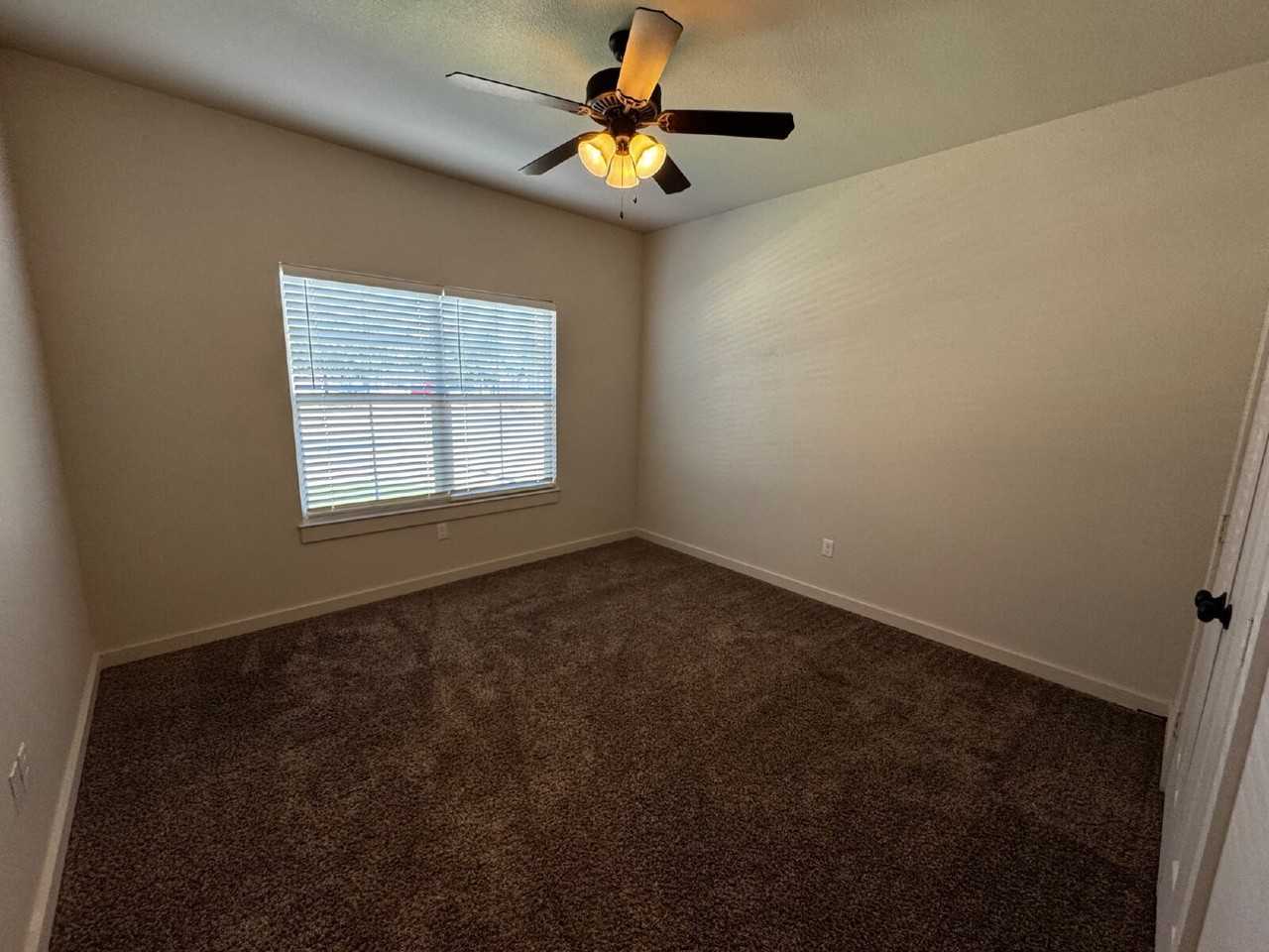 2101 9th St - Photo 6 of 15