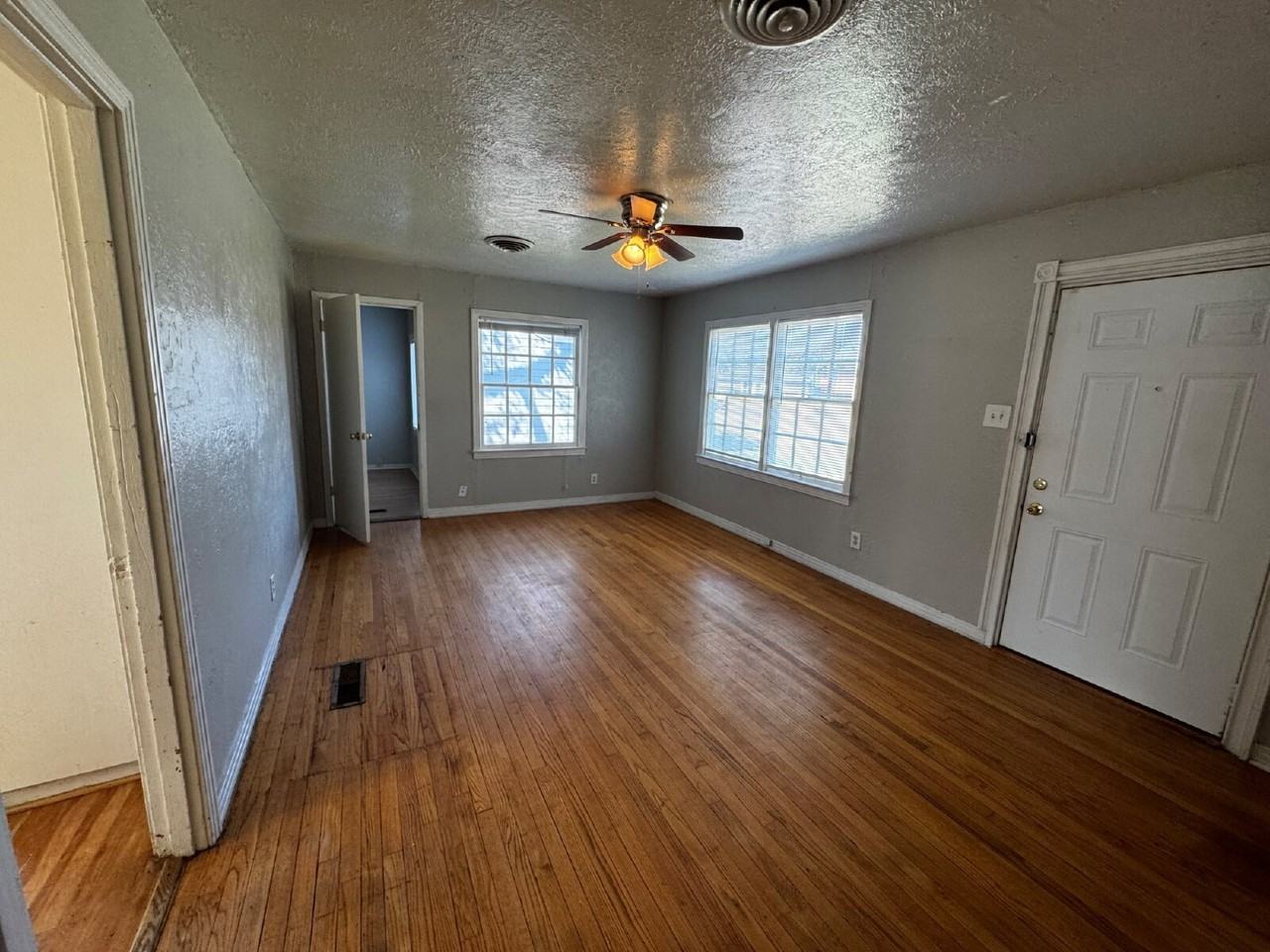 3719 25th St - Photo 2 of 11