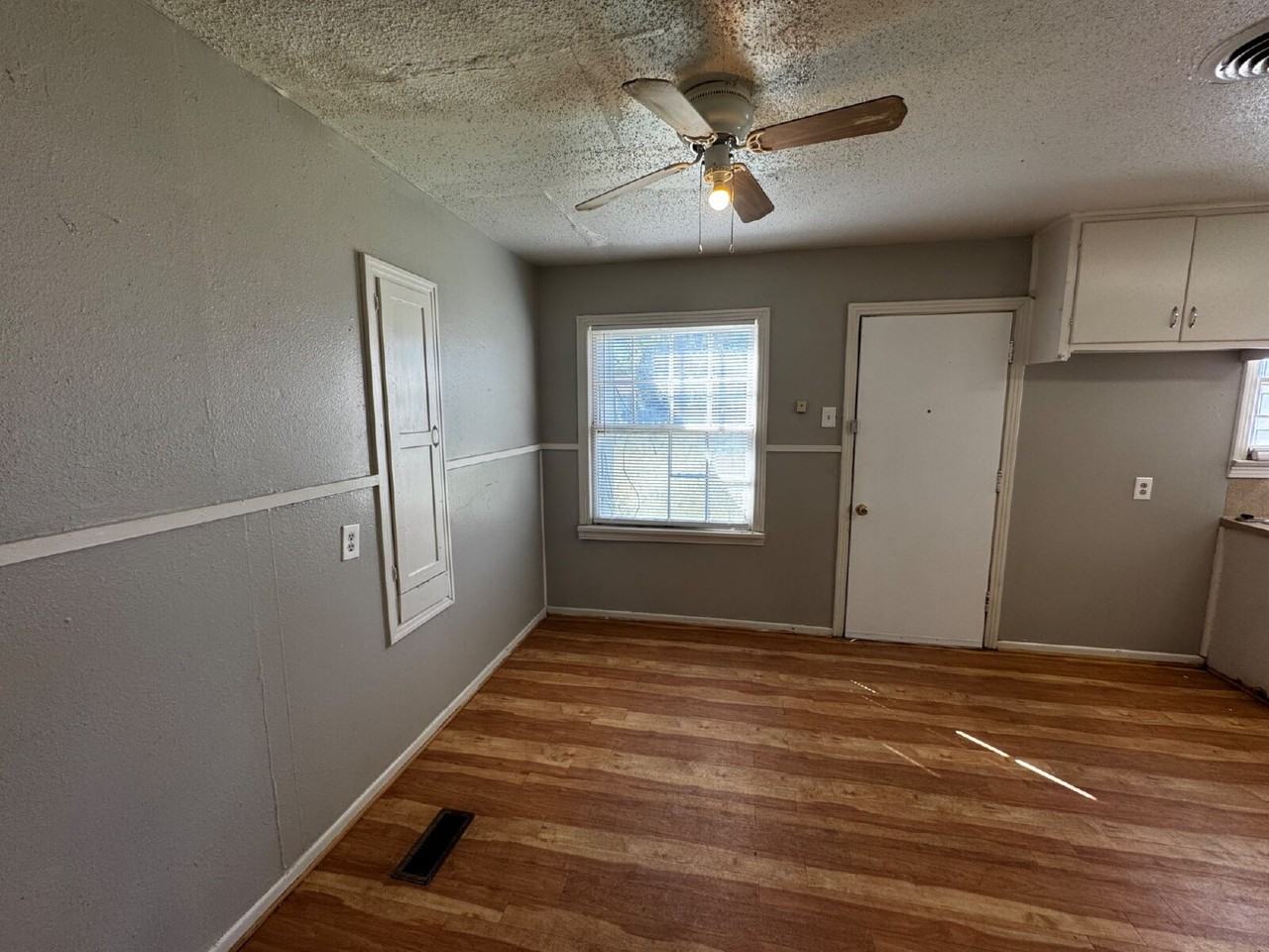 3719 25th St - Photo 3 of 11