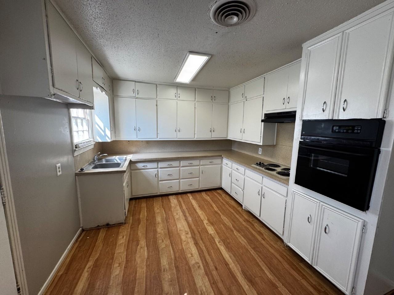 3719 25th St - Photo 4 of 11