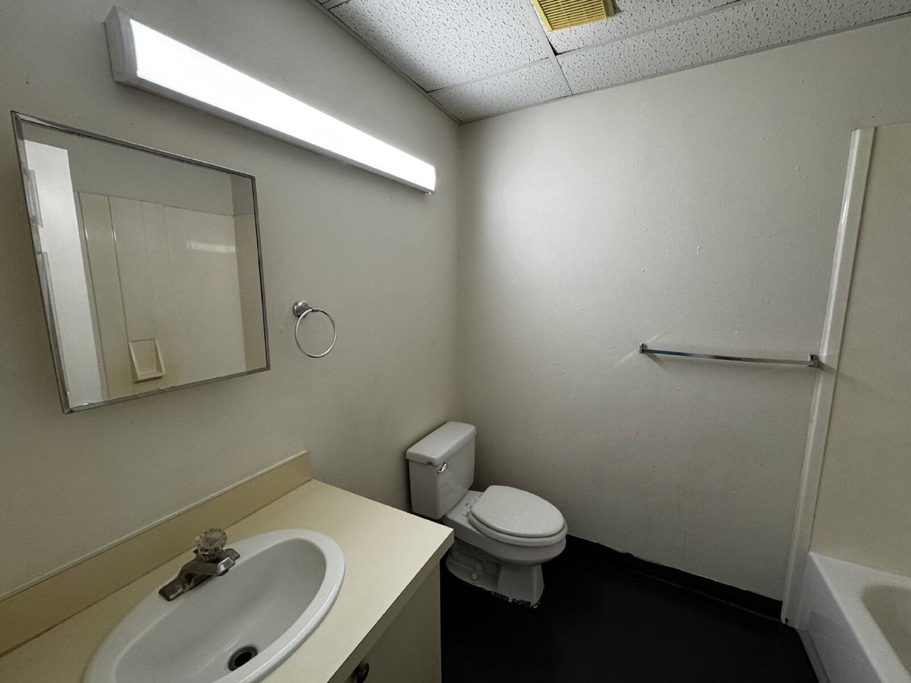 1619 University Ave - Photo 6 of 10