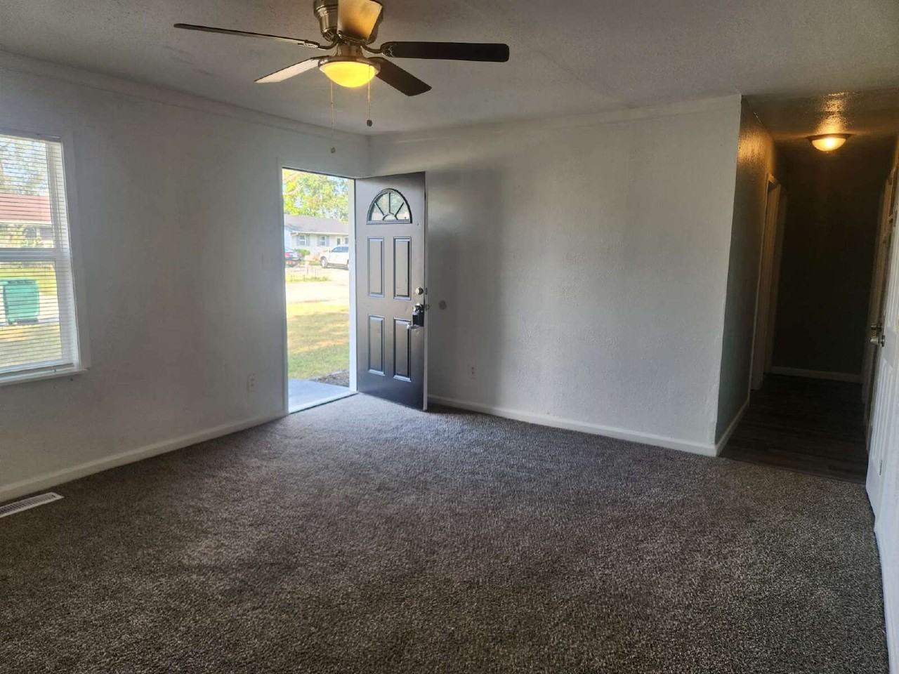 20 Melvin Dr - Photo 3 of 16