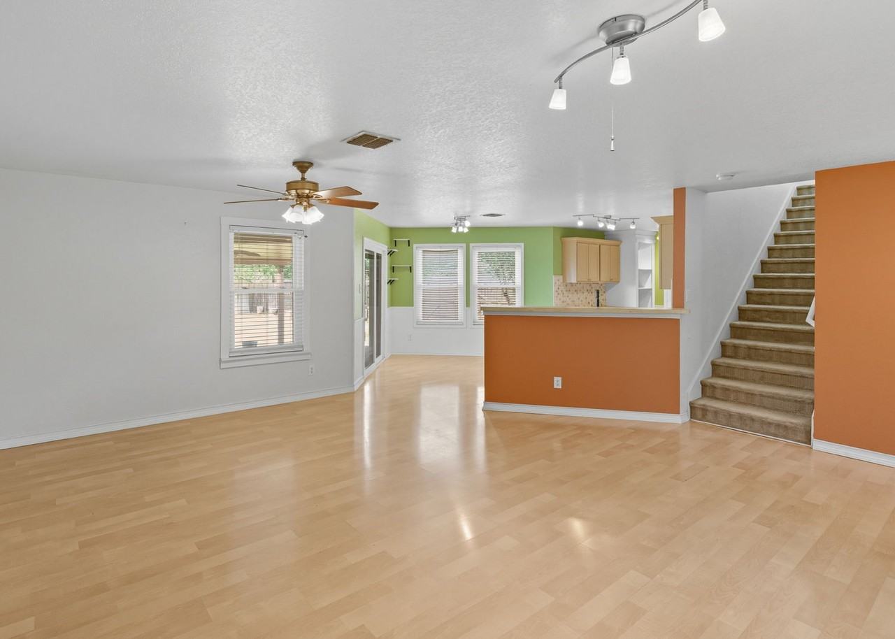 3223 Crested Creek Dr - Photo 3 of 27