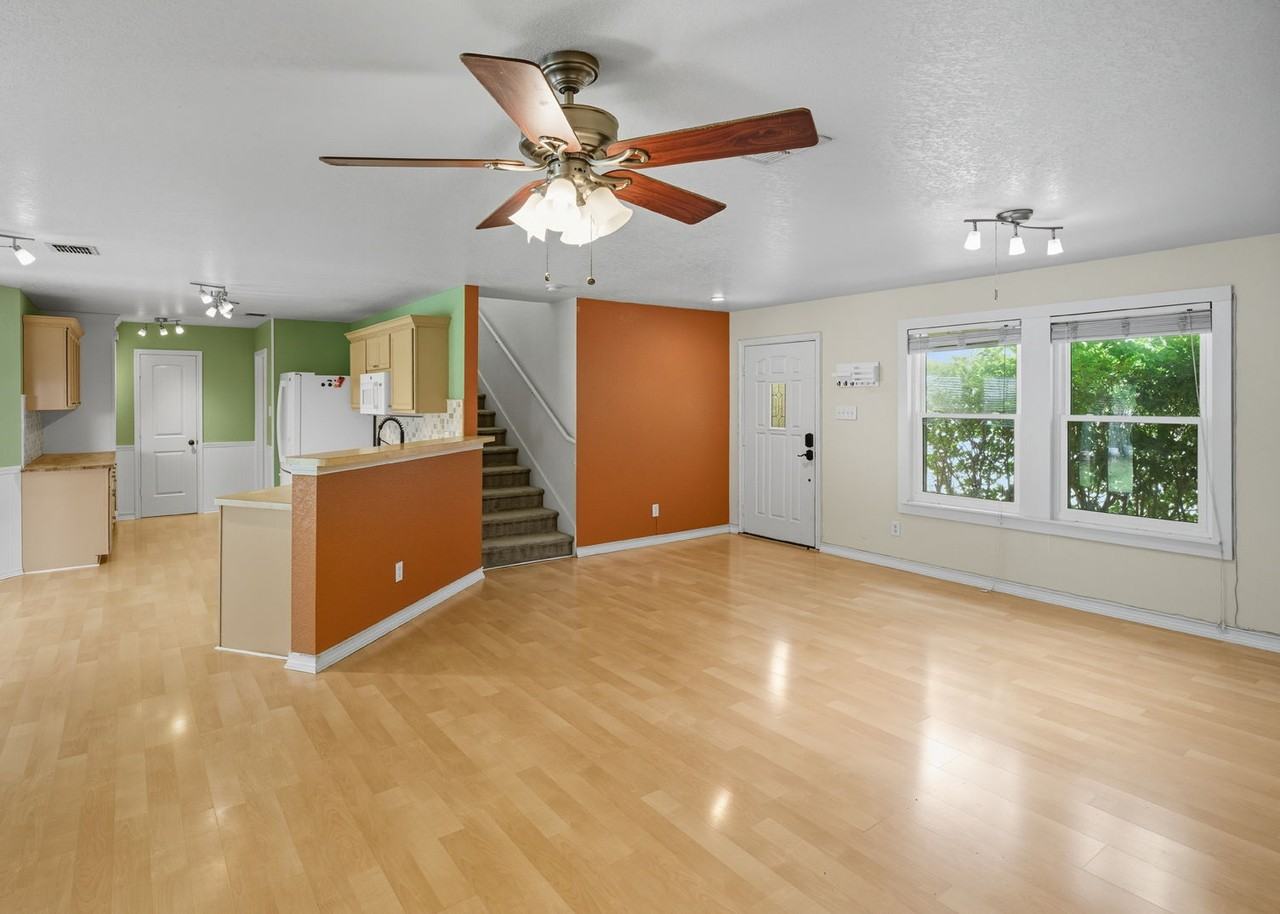 3223 Crested Creek Dr - Photo 4 of 27