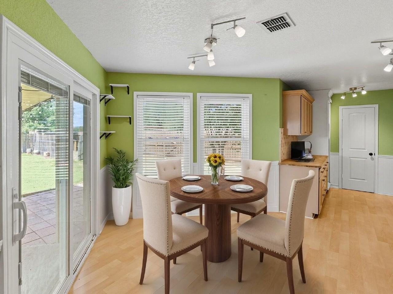 3223 Crested Creek Dr - Photo 5 of 27