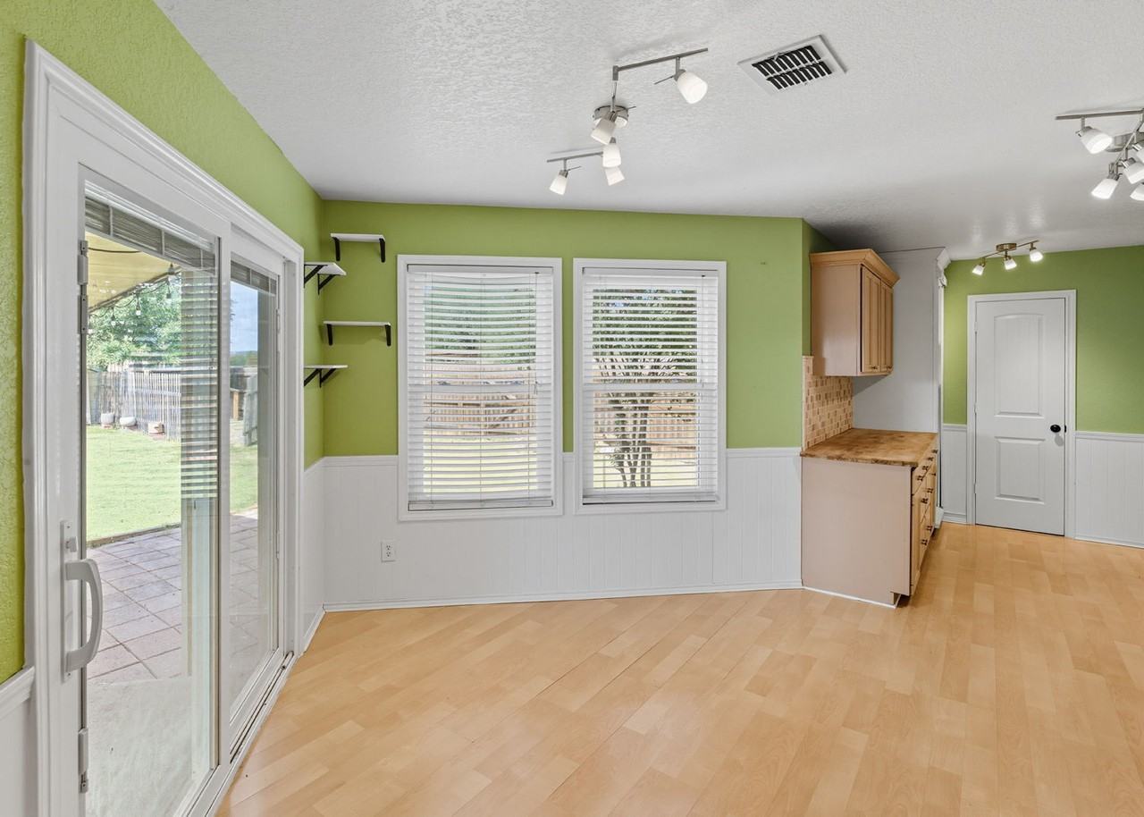 3223 Crested Creek Dr - Photo 6 of 27