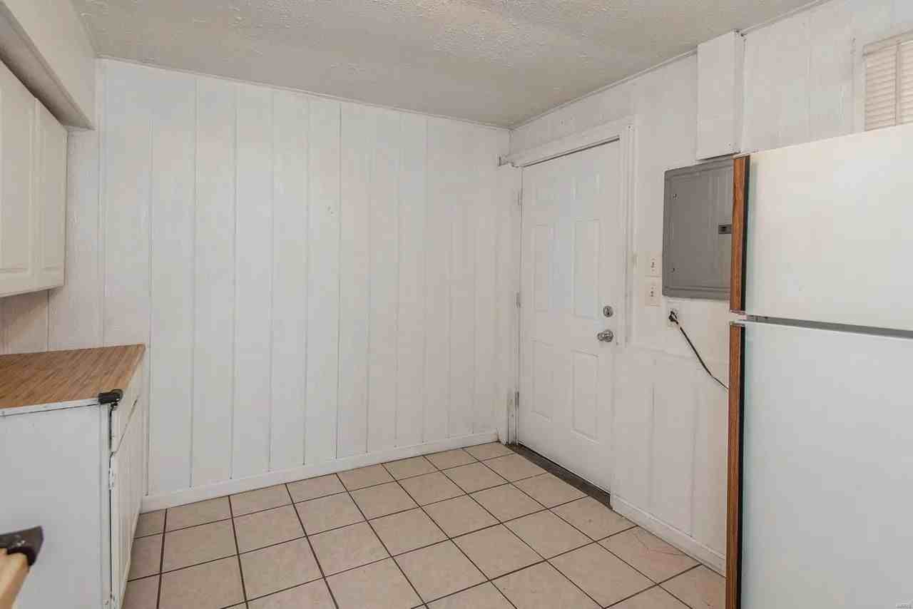 222 Manning Avenue - Photo 7 of 15