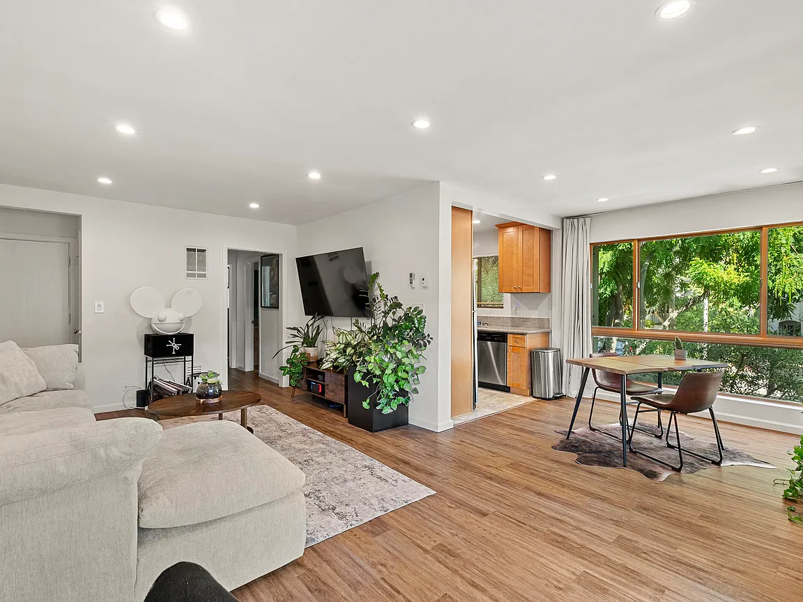 1425 N Harper Ave #1 - Photo 4 of 13