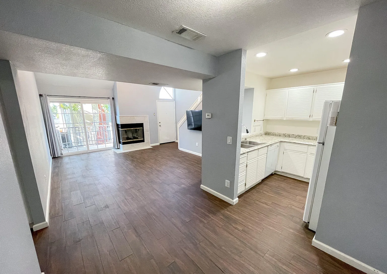 2454 Village Grn - Photo 3 of 9