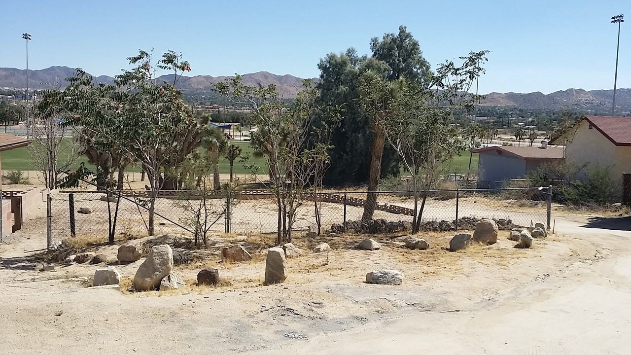 56565 Sunnyslope Dr - Photo 2 of 17