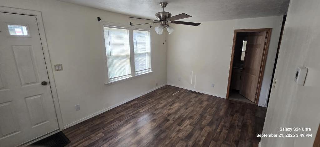 214 Sharon Ave - Photo 5 of 13