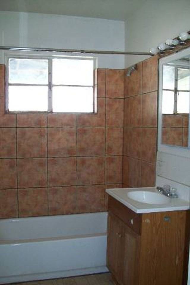 1506 W 6th St - Photo 7 of 9