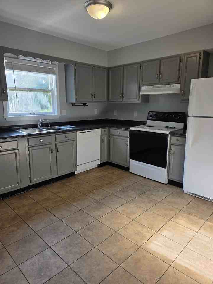 1440 5th Street Ext Apt B - Photo 5 of 14