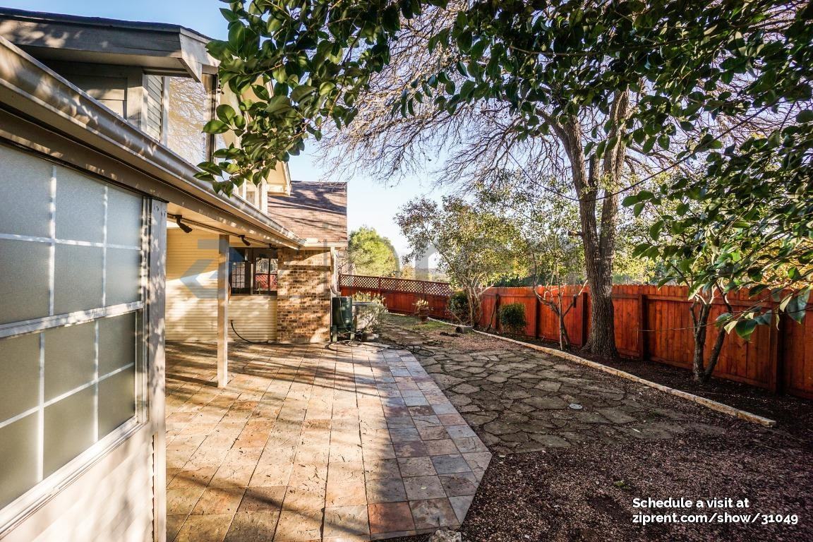 2120 Wychwood Dr - Photo 2 of 14