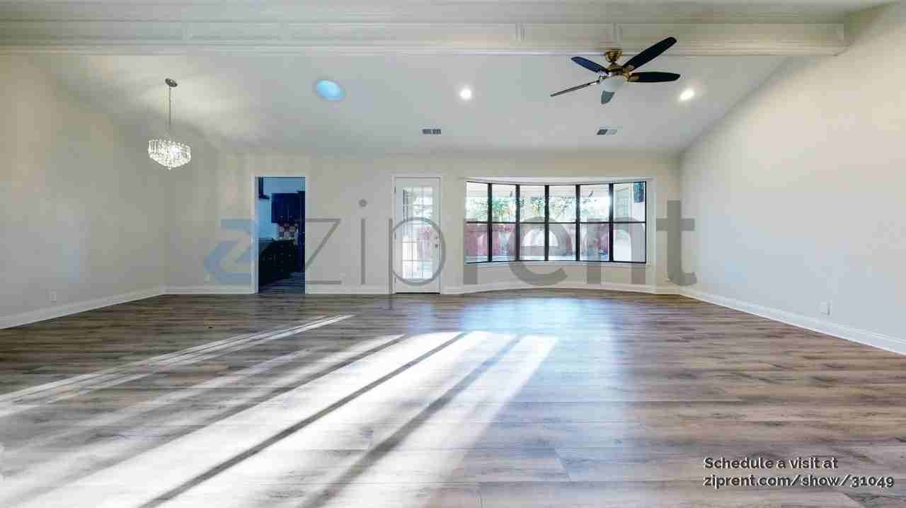 2120 Wychwood Dr - Photo 3 of 14