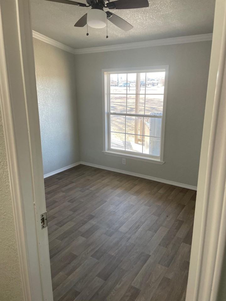 3440 Hollywood Boulevard - Photo 3 of 9