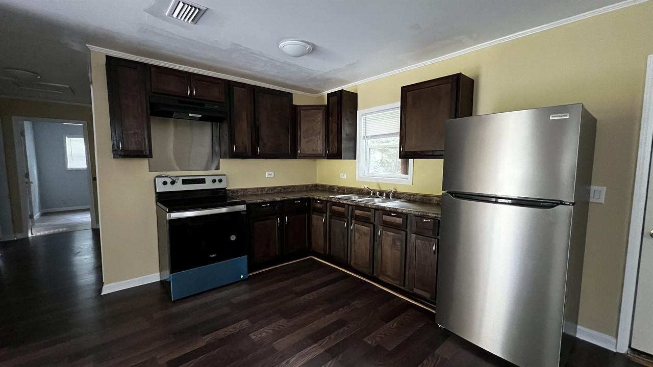 42620 Nicholsville Rd - Photo 7 of 21