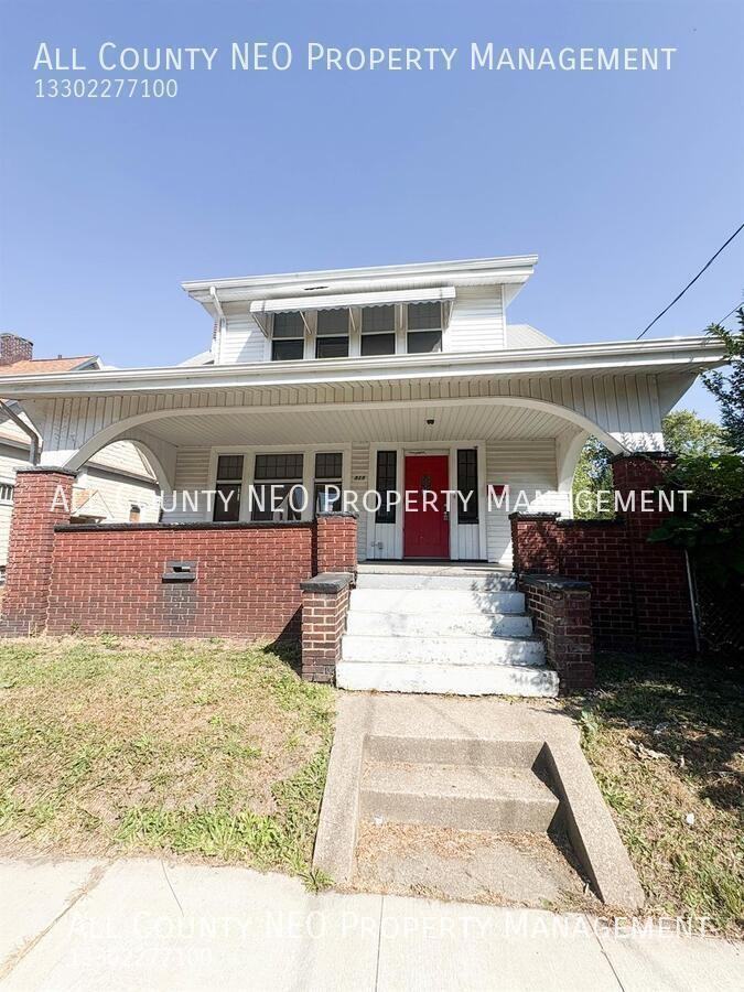 818 Brown Avenue Northwest