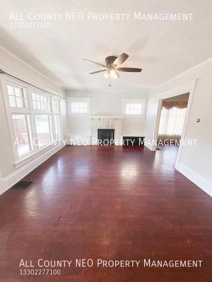 818 Brown Avenue Northwest - Photo 3 of 8