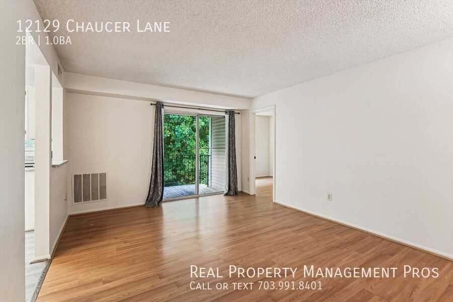 12129 Chaucer Ln - Photo 3 of 33