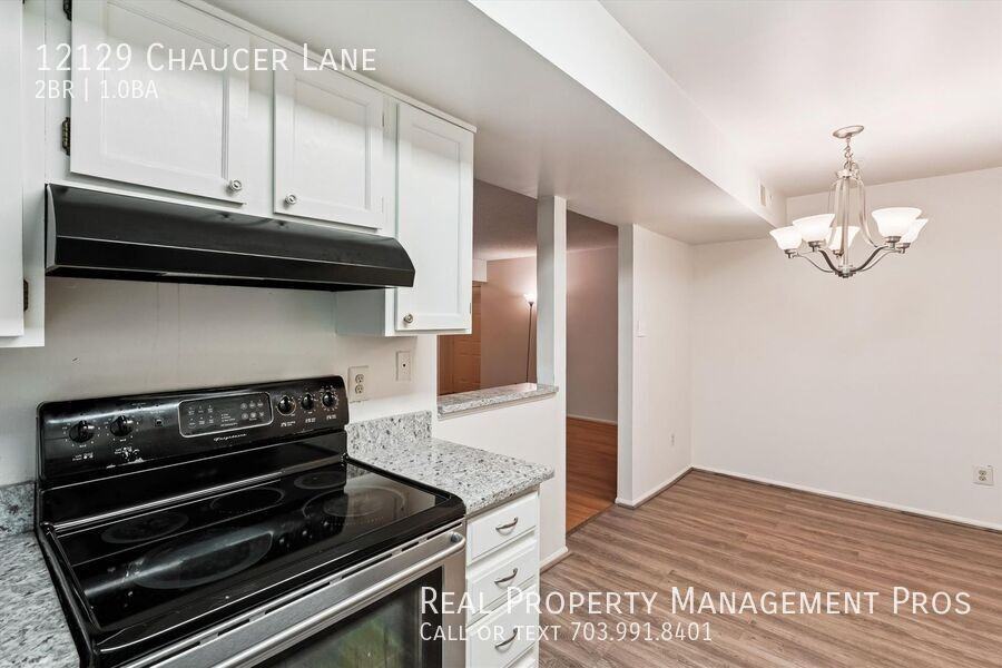 12129 Chaucer Ln - Photo 6 of 33