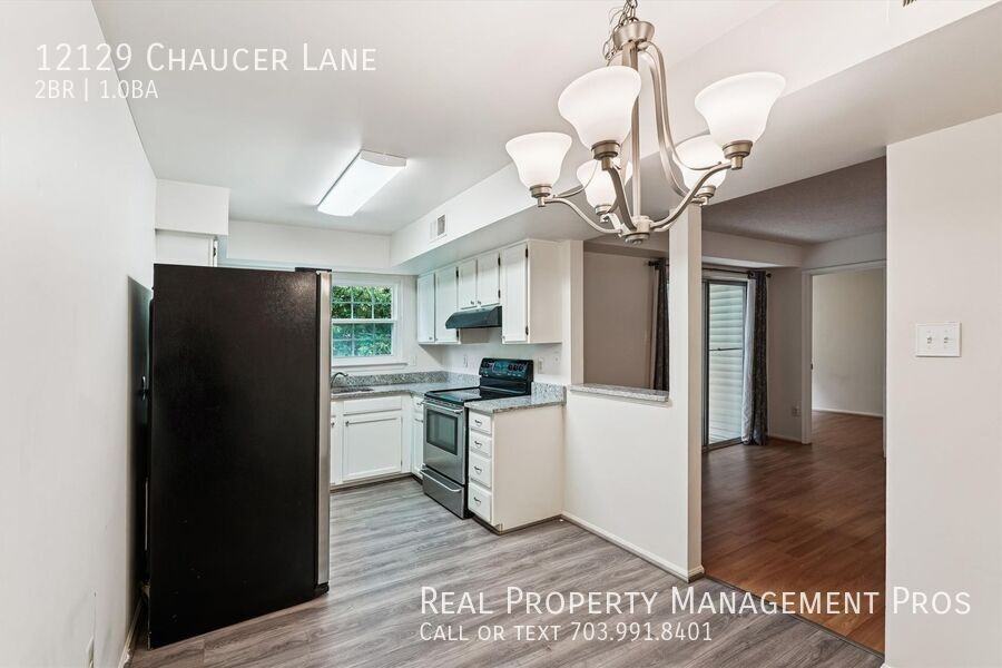 12129 Chaucer Ln - Photo 7 of 33