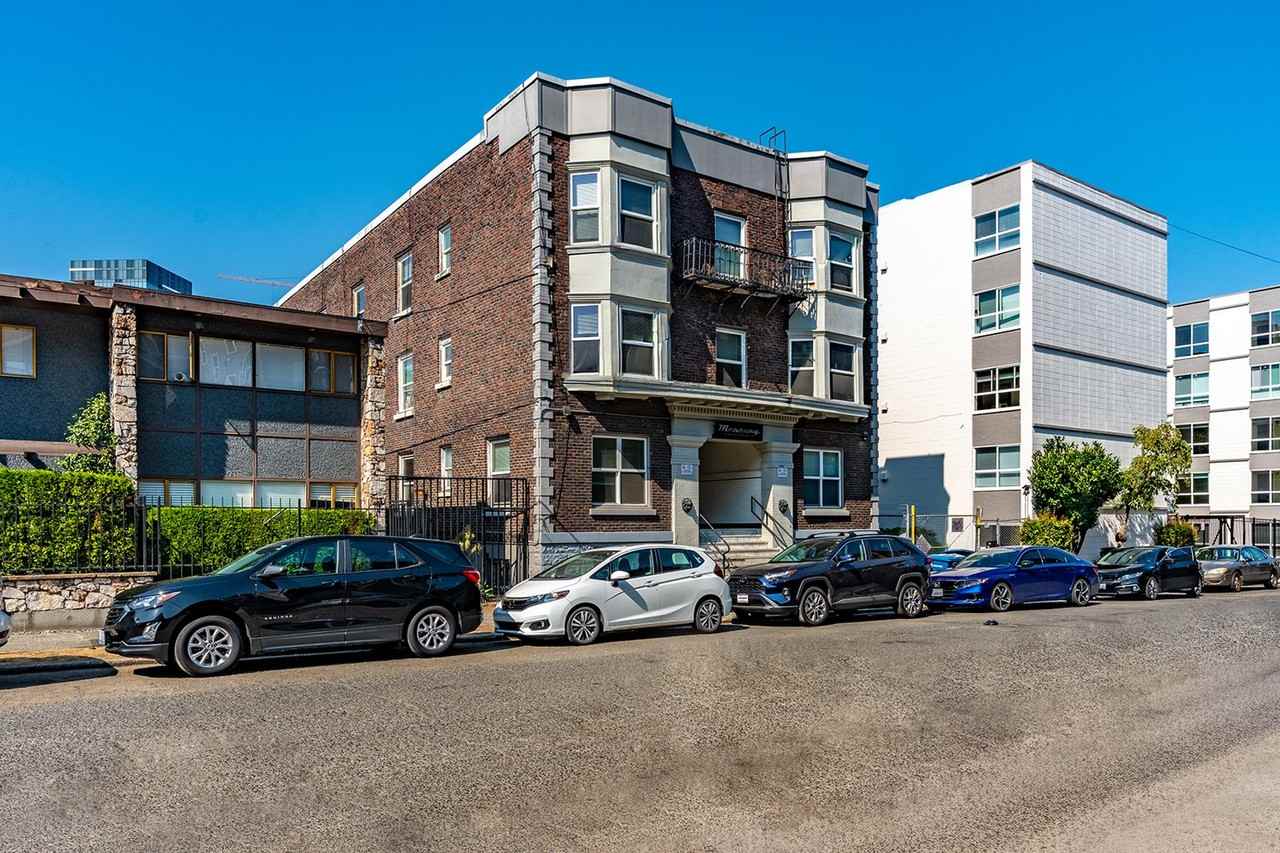 Mercury Apartments – Modern Living in a Classic Seattle Building - Photo 5 of 19