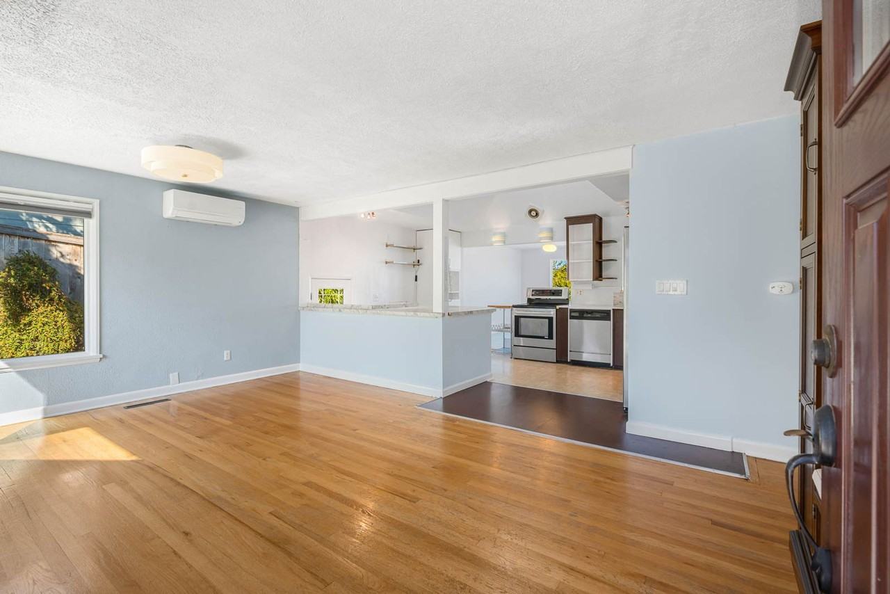 4032 37th Ave Sw - Photo 2 of 22