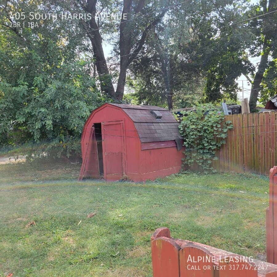 405 South Harris Avenue - Photo 2 of 6