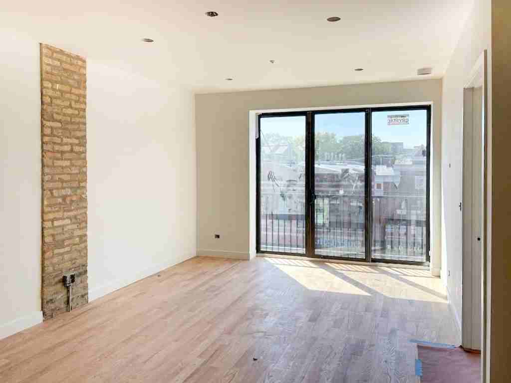 2445 N Lincoln Ave #2F - Photo 3 of 4